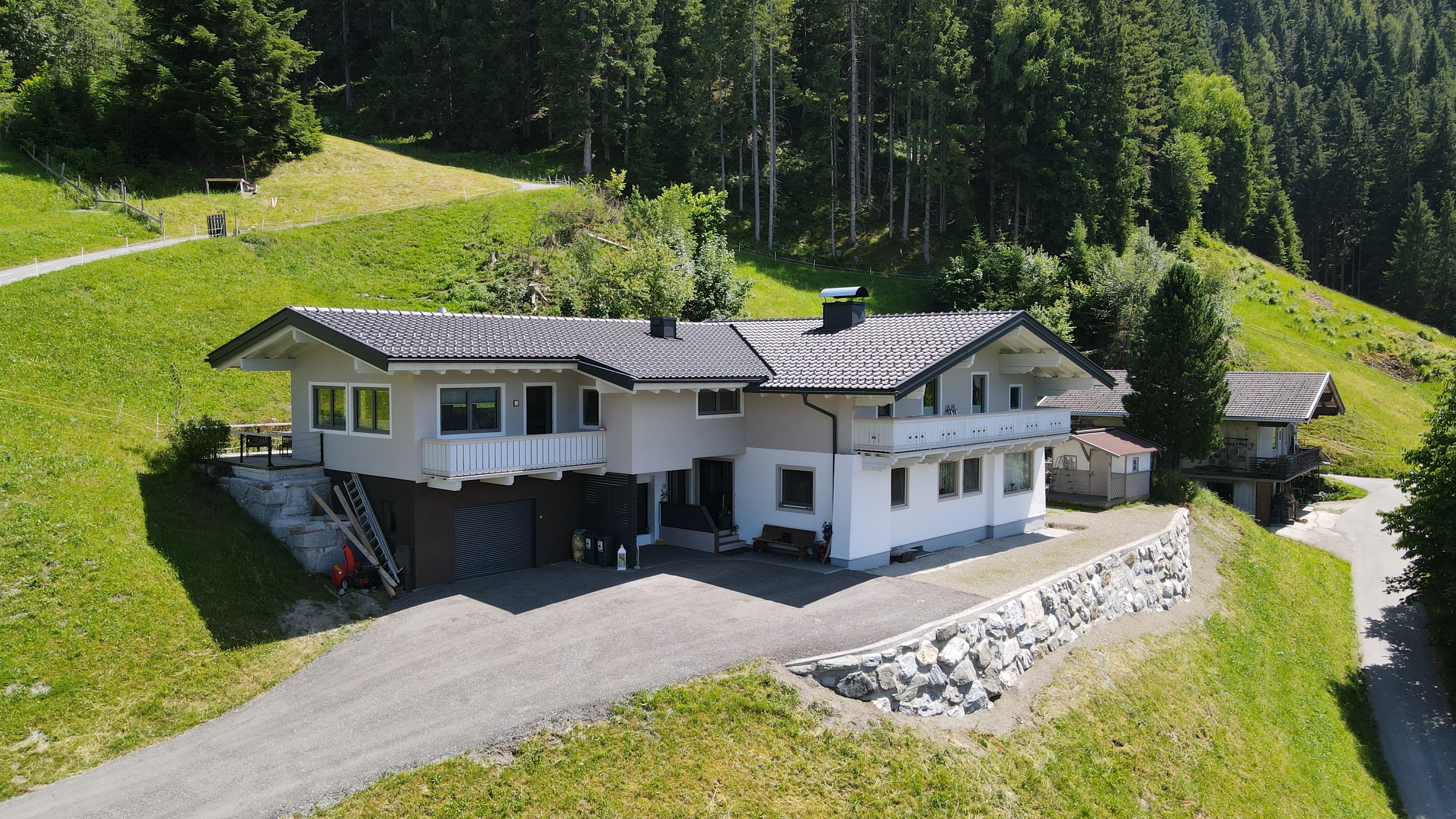 FREISTEHENDES HAUS IN HOLLERSBACH IN SPEKTAKULÄRER AUSSICHTSLAGE MIT OPTIONAL VERMIETBARER EINLIEGERWOHNUNG