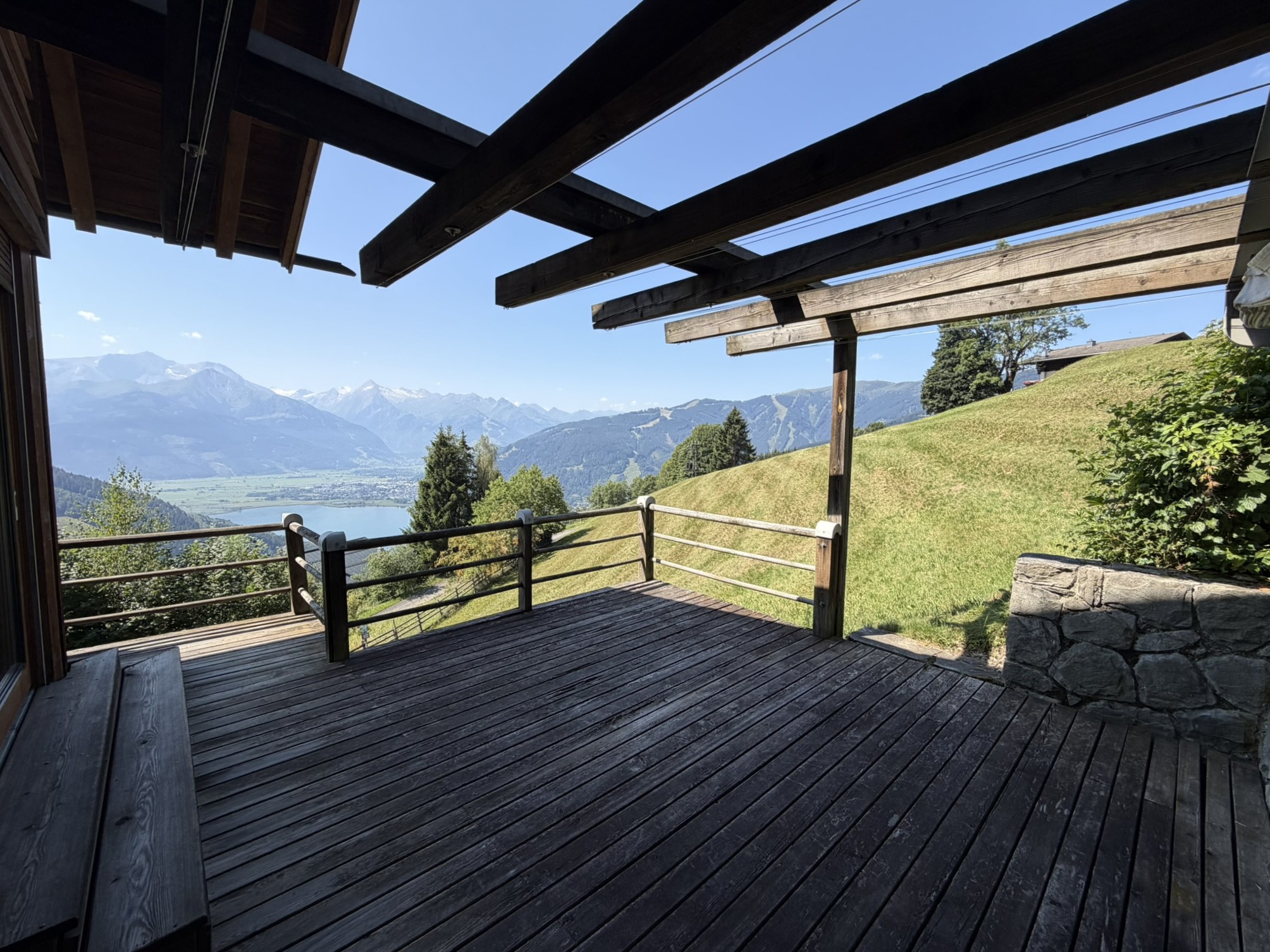 Zweitwohnsitz über dem Zeller See – alpines Chalet mit traumhaftem Panoramablick